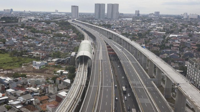 Puluhan Mobil Pecah Ban pada tempat Tol Layang MBZ, Jasamarga Minta Maaf