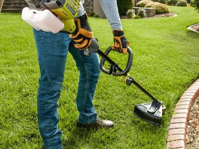Merawat Taman Lebih Praktis dengan Jasa Potong Rumput Profesional